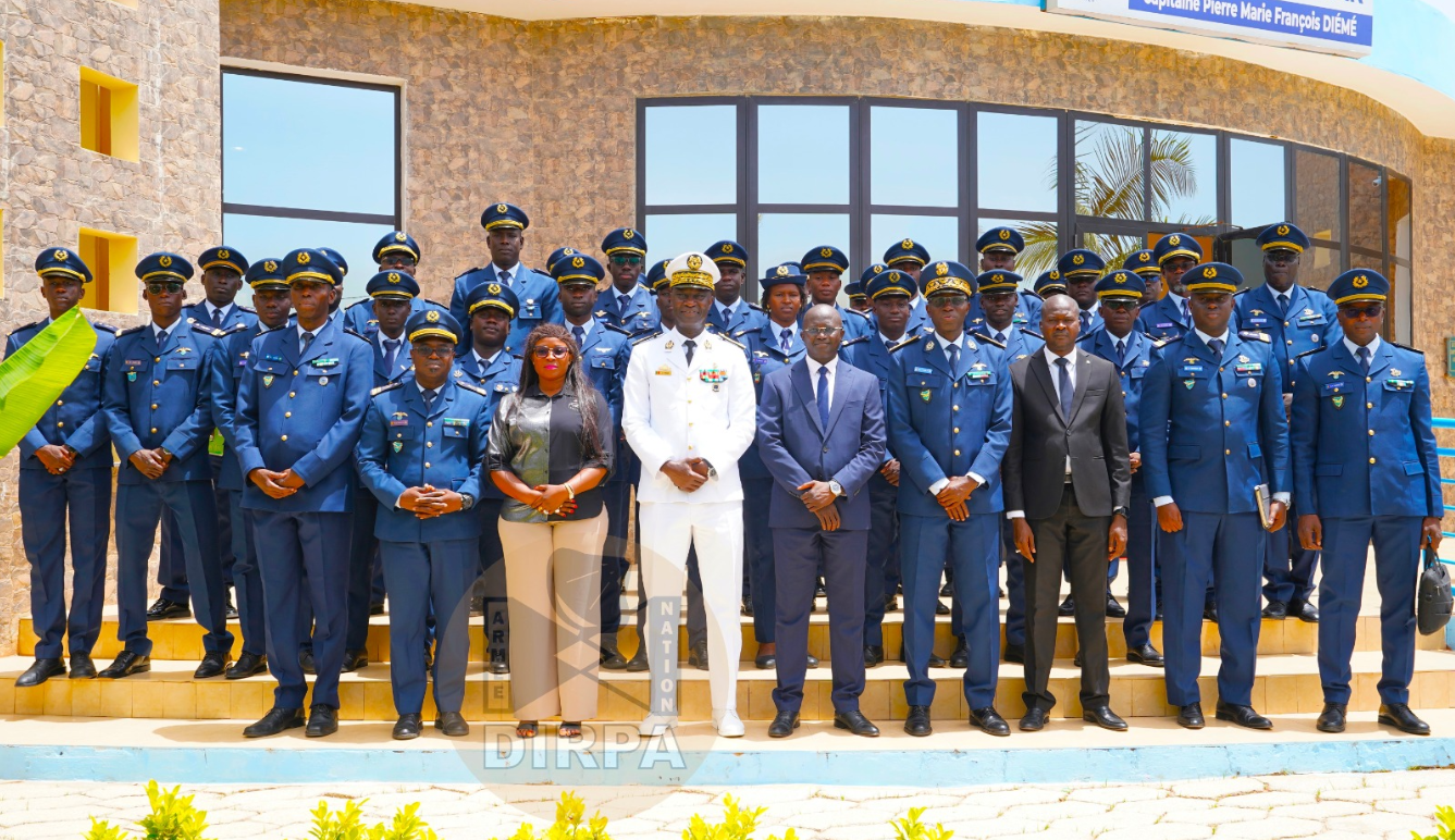 Forces armées : Yankhoba Diémé en visite à la Marine nationale et à l'Armée de l'air