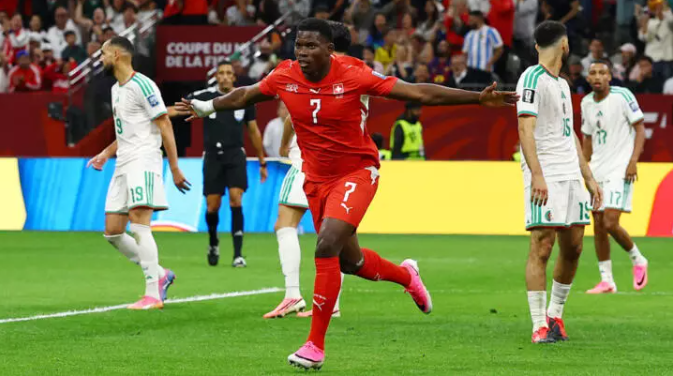 Coupe du monde 2026: la Suisse bat l'Algérie 2-0 et se qualifie pour les huitièmes de finale