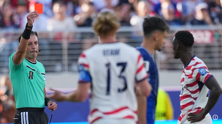 Mondial 2026: L’UEFA condamne la décision de la FIFA de lever la suspension de Balogun
