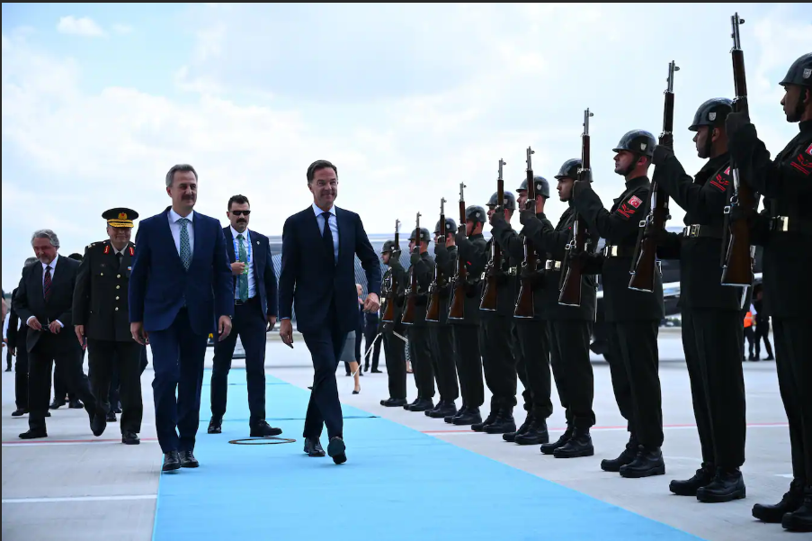 Sommet de l’Otan: les Européens doivent “parler d’une seule voix” et espèrent éviter la colère de Trump