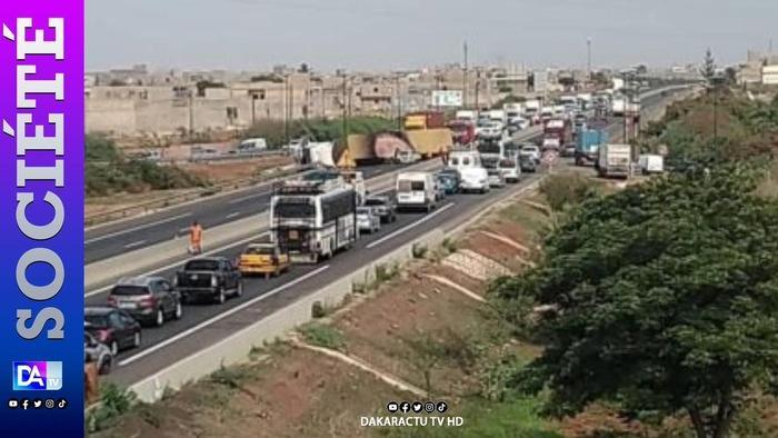 Trafic difficile à Diamniadio : Un bouchon de 5km bloque l’axe Dakar-AIBD