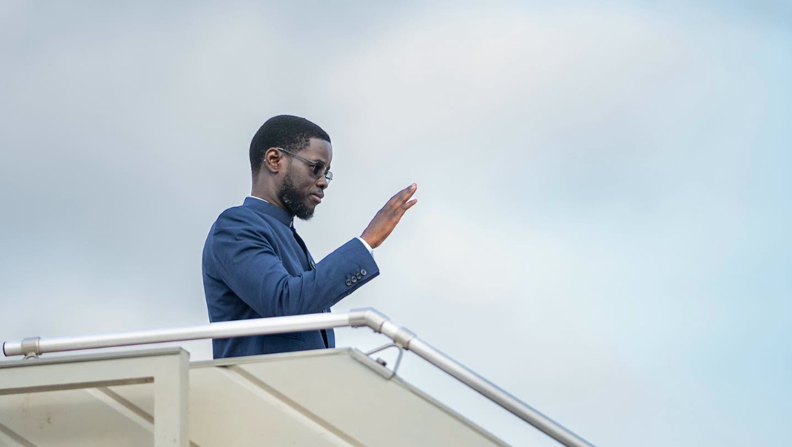 Le Président Bassirou Diomaye Faye en route pour Doha afin de participer aux obsèques de l'ancien Émir du Qatar