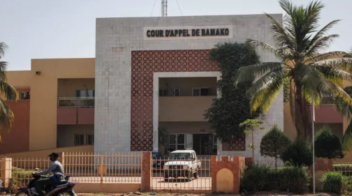 Mali: jugé pour «complot», Kalilou Doumbia rappelle avoir obéi au président de transition
