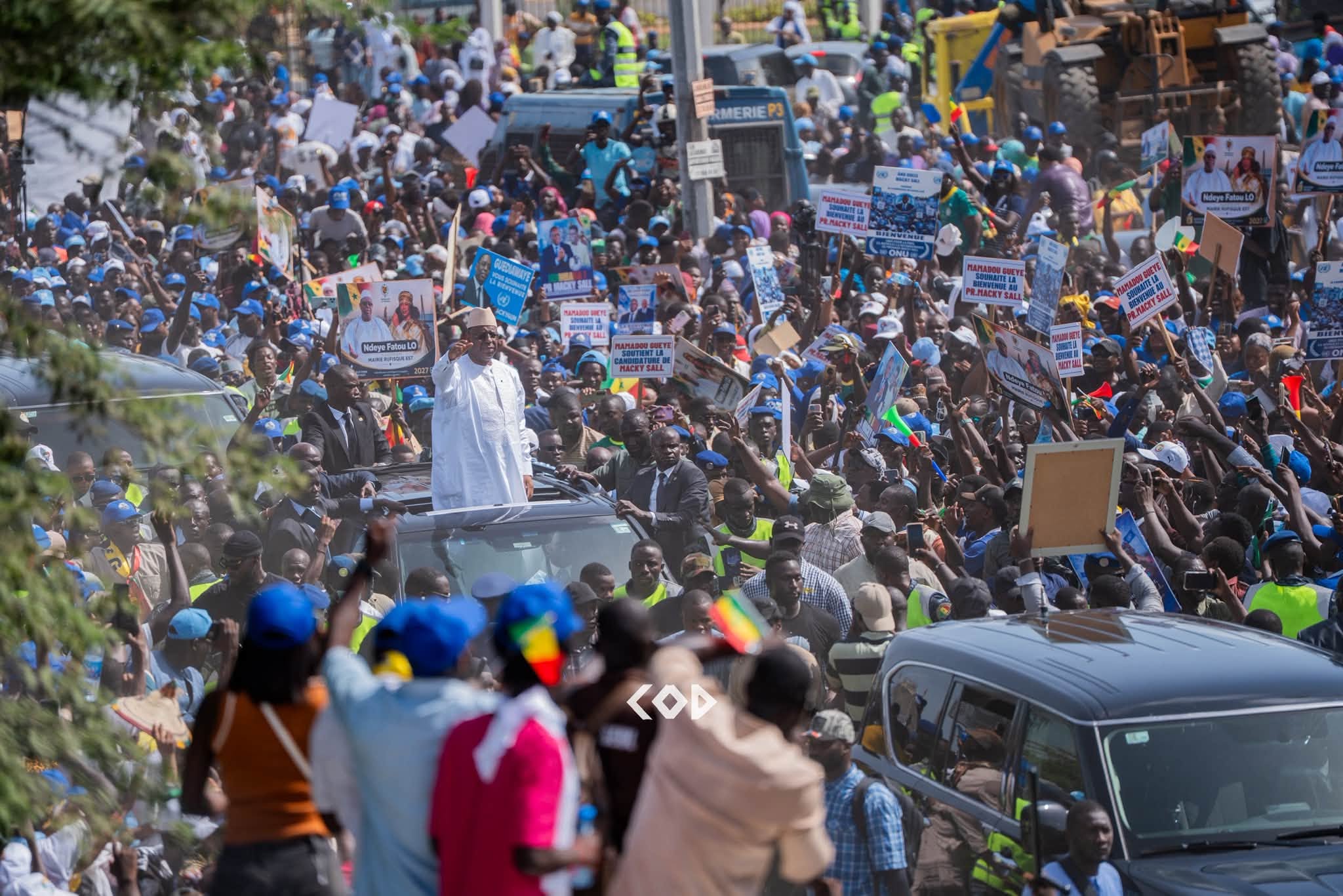 Retour de Macky Sall : des centaines de milliers de Sénégalais mobilisés pour accueillir l’ancien président