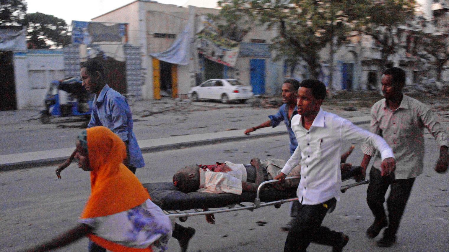 Somalie : Au moins cinq morts dans l’attaque d’un hôtel à Mogadiscio, revendiquée par les shebabs