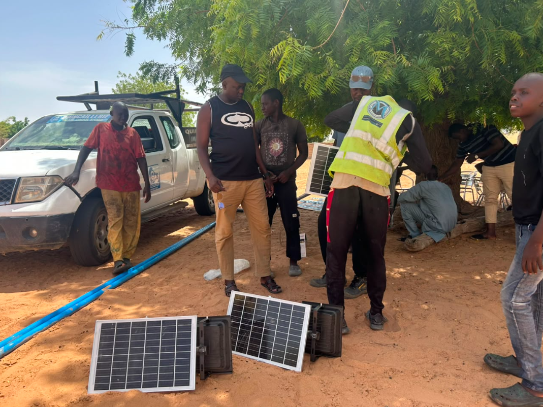 Linguère : le ministre Idrissa Samb offre un important lot de lampadaires à plusieurs villages du département