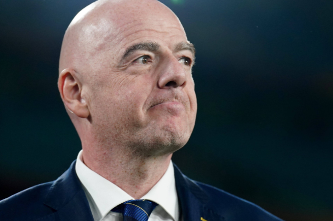 Une somme à six chiffres: l’UEFA confirme avoir payé des “indemnités” à une employée liée à Infantino