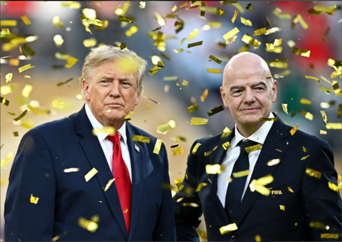 Donald Trump vient à la rescousse de Gianni Infantino: “Il est formidable”