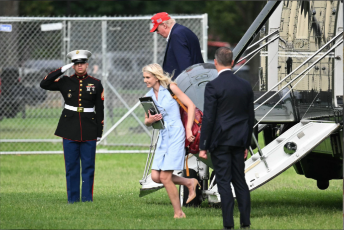 “Tais-toi!”: Trump perd son sang-froid face à une journaliste de CNN