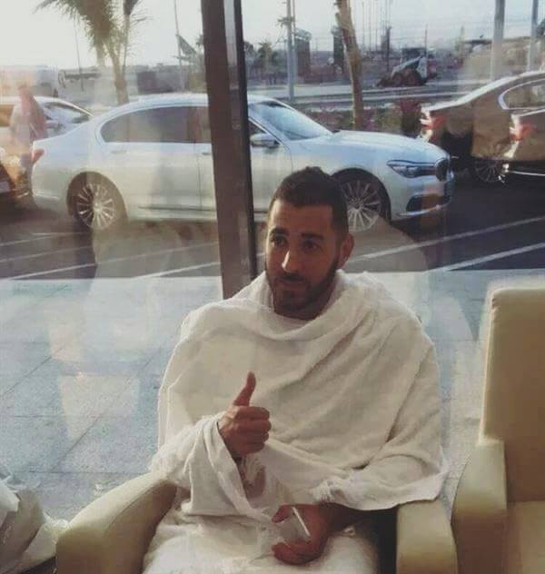 Benzema à la Mecque pour le petit pèlerinage (Omra)