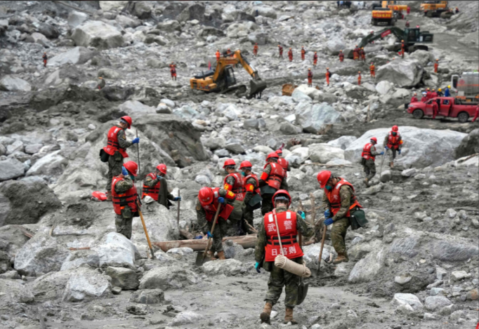 1.252 morts au Népal... 21 au Tibet: la Chine a-t-elle été épargnée ou tente-t-elle de minimiser le bilan humain?