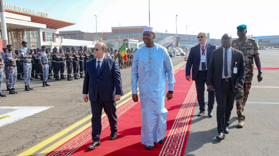 Mali: à Bamako, le Premier ministre algérien plaide pour un renforcement des relations entre les deux pays