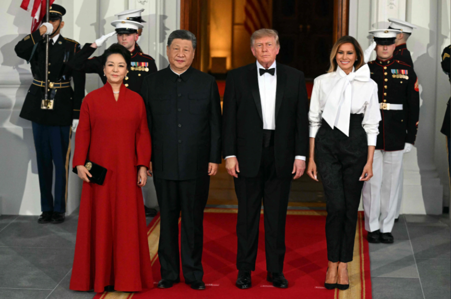 Elle était déjà célèbre bien avant son mari: qui est Peng Liyuan, l’épouse de Xi Jinping?