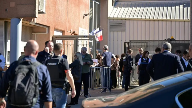 France: à Aubagne, un collégien tire au fusil de chasse sur le principal et une professeure