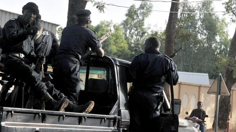 Mali: des manifestants dénoncent une «bavure» policière après la mort d'un jeune homme à Kourémalé