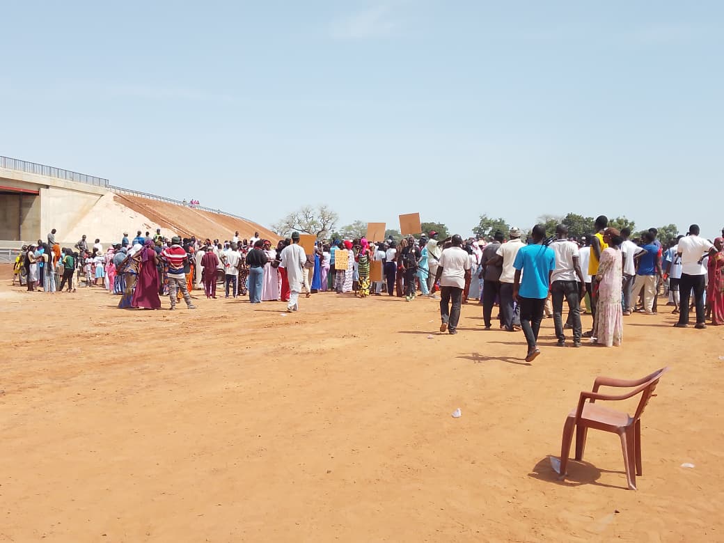 Arrondissement de Ngothie : Les populations de Dya, Sibassor et Ndiébél dans la rue pour réclamer une sortie d'autoroute pour désenclaver leurs communes