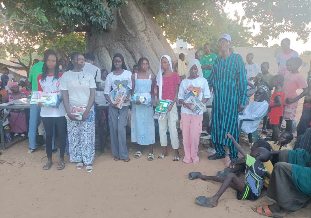 Rentrée scolaire à Ndothie : El Hadji Mbayang Diop offre des fournitures à 150 élèves