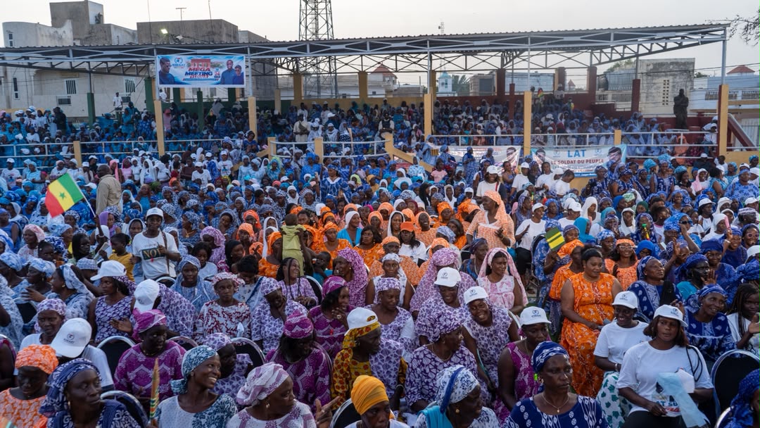 LOUGA – Kiiraay bat le rappel des troupes dans la capitale du Ndiambour et déclare avoir bouleversé la hiérarchie