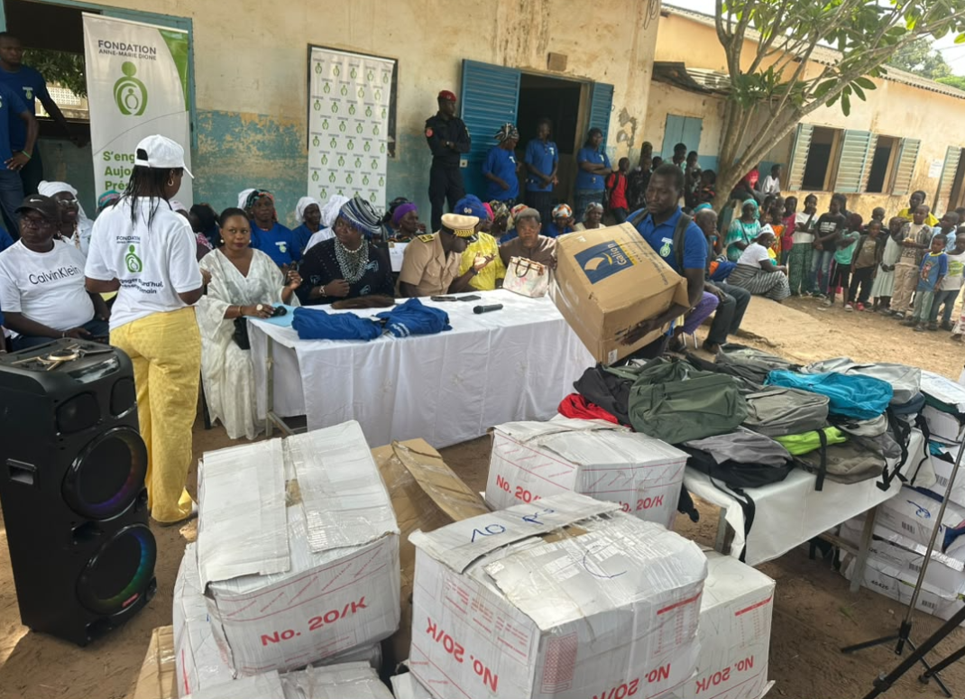 Oussouye : la Fondation Anne Marie Dione offre des kits scolaires aux élèves