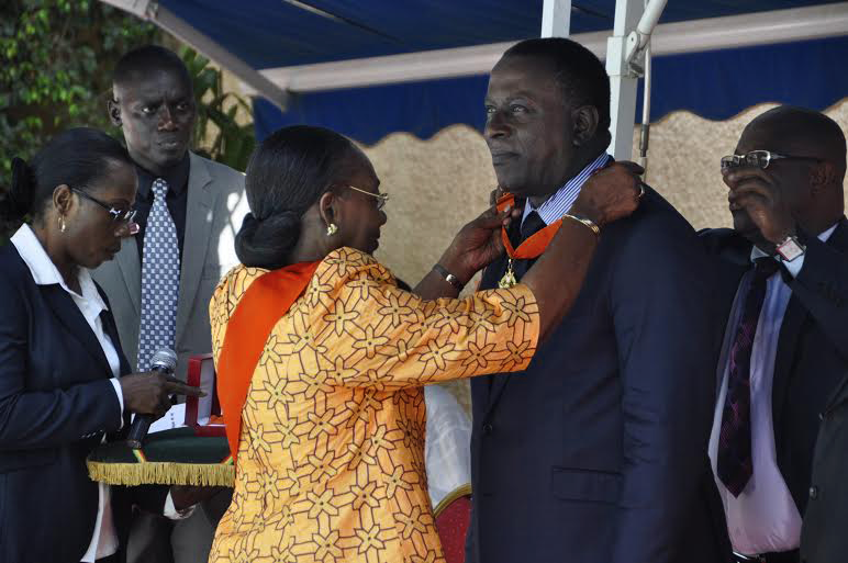 Le Dr. Cheikh Tidiane Gadio élevé au rang de Commandeur de l'Ordre National Ivoirien