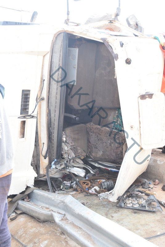 ACCIDENT : Un camion se renverse sur l'autoroute