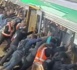Ils soulèvent le métro pour sauver un passager ! (vidéo)