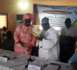 Mimi Touré remet ses 5438 parrainages de « militante de base » à Moustapha Niasse.
