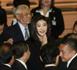 Yingluck Shinawatra, soeur de Thaksin, devient Premier ministre.