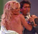 Pamela Anderson perd sa robe dans un show télé (vidéo)