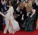 Madonna piétine la robe de Jessica Biel