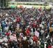 Des jeunes menacent de marcher vers le palais, d’autres s’y opposent
