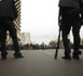 Dernière minute: La Place de l'Indépendance se remplit peu à peu et les policiers lancent des grenades lacrymogènes.