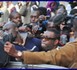 Youssou Ndour et son cortège se débattent pour ne pas être blessés
