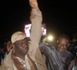 Voir la photo de Youssou Ndour au meeting de clôture de Macky Sall