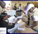 Olusegun Obasanjo, le patron des observateurs de la Cedeao, en train de superviser un bureau de vote au centre Ngalandou Diouf