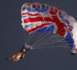 La Reine saute en parachute aux côtés de James Bond