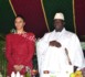 Le président gambien Yayah Jammeh et sa femme apprécient la prestation de Adjouza
