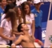 Video : Novak Djokovic profite d'un massage de charmantes jeunes filles lors d'un match