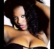 Samira Nicky Diop montre sans gène sa poitrine