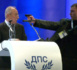 Il tente de tuer un homme politique en plein discours (VIDEO)