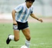 Diego Armando Maradona, le " Pibe de Oro " devenu le dieu du football.