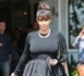Kim Kardashian, enceinte, ose la mini-jupe pour le meilleur et pour le pire