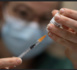 Vaccin AstraZeneca : la 2e injection des moins de 55 ans en France se fera avec Pfizer ou Moderna.