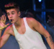 Justin Bieber nu derrière sa guitare