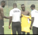 CAN : Sadio Mané et Kouyaté aspergent leurs maillots de liquide hydroalcoolique avant l'entraînement...