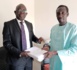 (Images) BBY/TOUBA : Isma Dioum remet un lot de 4.250 signatures en guise de parrainage au délégué régional