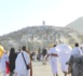 Les pèlerins prient sur le mont Arafat, point culminant du hajj