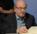 Salman Rushdie placé sous respirateur artificiel, pourrait perdre un oeil (agent au New York Times)