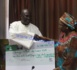 Les images de la remise du chèque de 15 millions de la BOA au ministère de la santé par le président Babacar Ngom