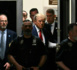 Sombre et combatif, Trump plaide non coupable devant un juge à New York
